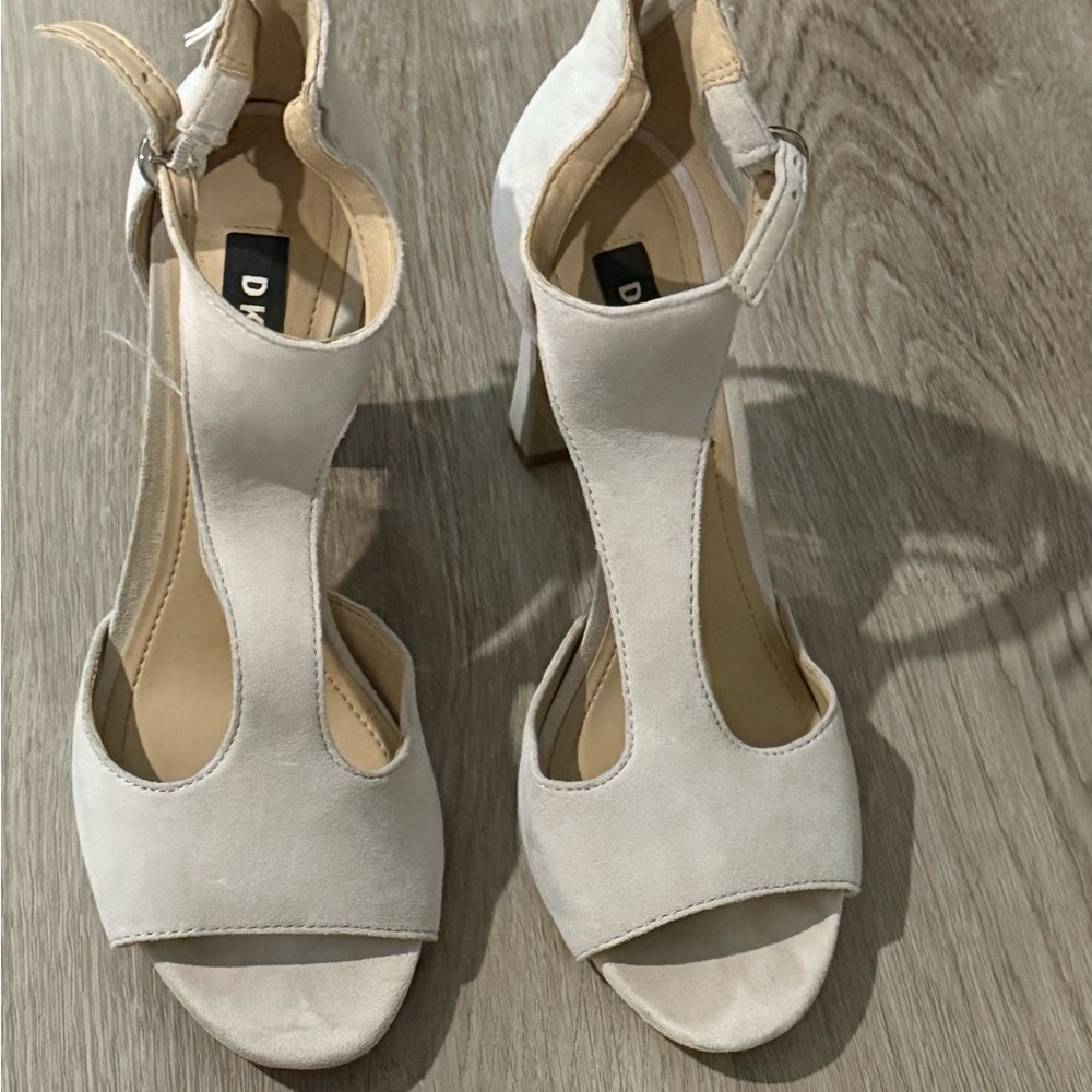 DKNY Women's Elegant Cream Heels